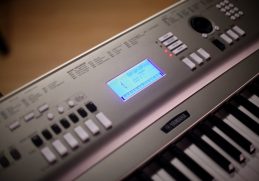 Yamaha YPG235 Portable Keyboard Demo