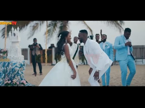 SEVEN REASONS WHY WE ARE LOVING THE ADEKUNLE GOLD - SIMI RELATIONSHIP