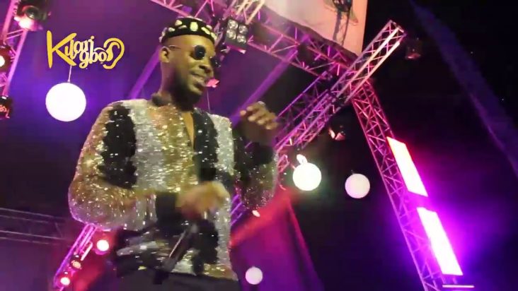 Simi And Adekunle Gold's Performance { Nigerian Entertainment}