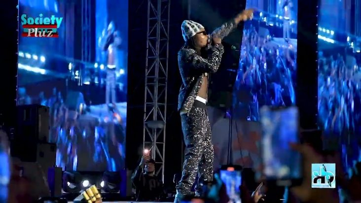 NAIRA MARLEY SURPRISE PERFORMANCE WITH WIZKID @ VIBES ON THE BEACH 2022.