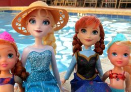 POOL ! Elsa and Anna toddlers - Barbie is the lifeguard - splash