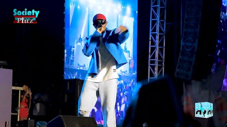 VICTONY SURPRISES WIZKID WITH A MASTERFUL PERFORMANCE @ VIBES ON THE BEACH CONCERT 2022.