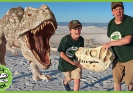 Giant T-Rex Dinosaur vs Park Rangers! Pretend Play Escape Adventure with Dinosaurs Toys for Kids